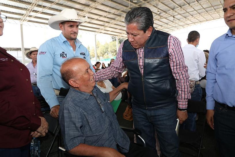 RESPONDE GOBERNADOR A NECESIDADES SOCIALES DE JALPENSES