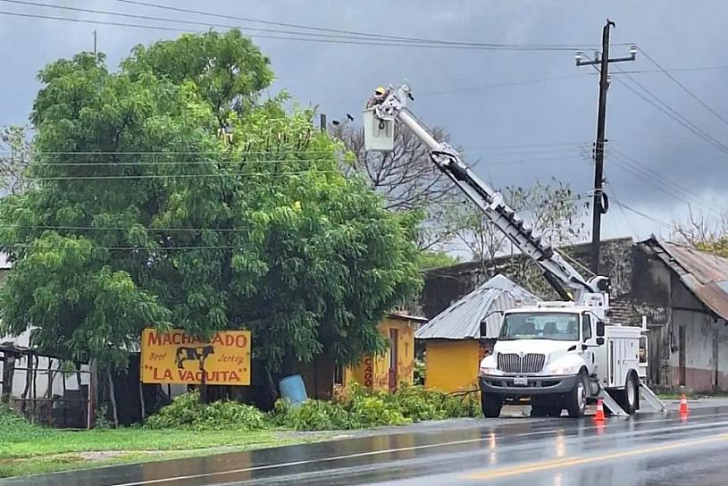 RESTABLECE CFE SERVICIO A 80% DE USUARIOS AFECTADOS POR “ALBERTO”