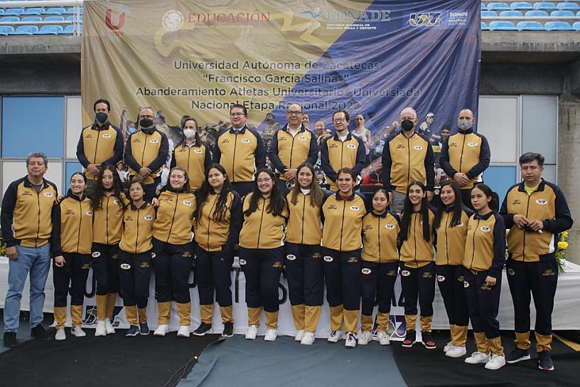 ABANDERAN A DEPORTISTAS QUE PARTICIPARÁN JUEGOS CONDDE