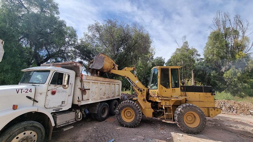 RETIRAN ESCOMBRO DEJADO EN LUGARES PROHIBIDOS EN LA CAPITAL