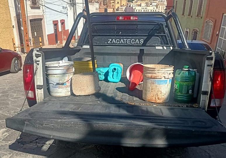 RETIRAN VEHÍCULOS ABANDONADOS EN LA VÍA PÚBLICA 
