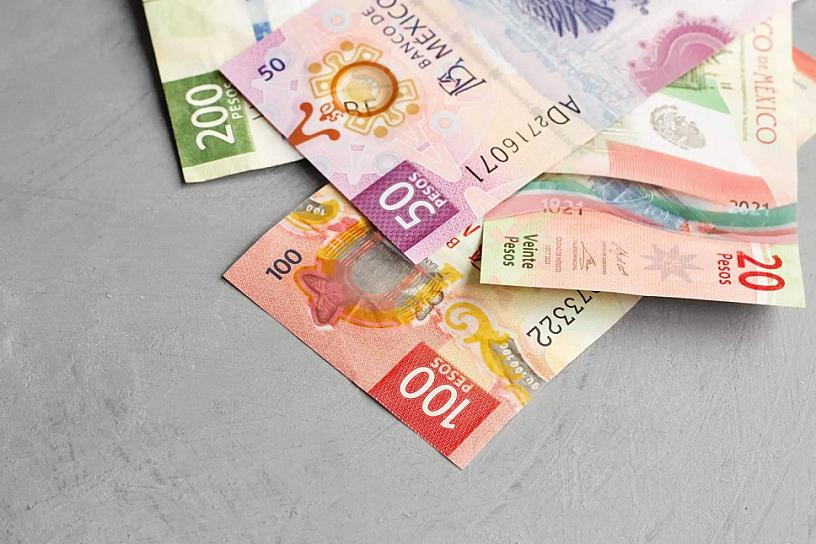 RETROCEDE PESO MEXICANO FRENTE AL DÓLAR; LIDERA PÉRDIDAS EN ‘LUNES NEGRO’