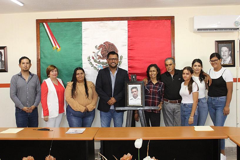 RINDE HOMENAJE GILBERTO MARTÍNEZ AL EXPRESIDENTE JOSÉ SANDOVAL