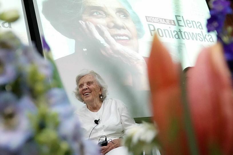 RINDEN HOMENAJE A ELENA PONIATOWSKA POR SUS 70 AÑOS DE TRAYECTORIA Y 90 DE VIDA