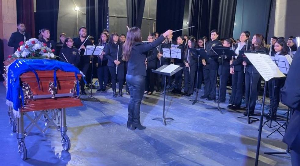 RINDEN HOMENAJE A FRANCISCO VENEGAS, DIRECTOR DE LA BANDA SINFÓNICA MUSICAL SANTA 