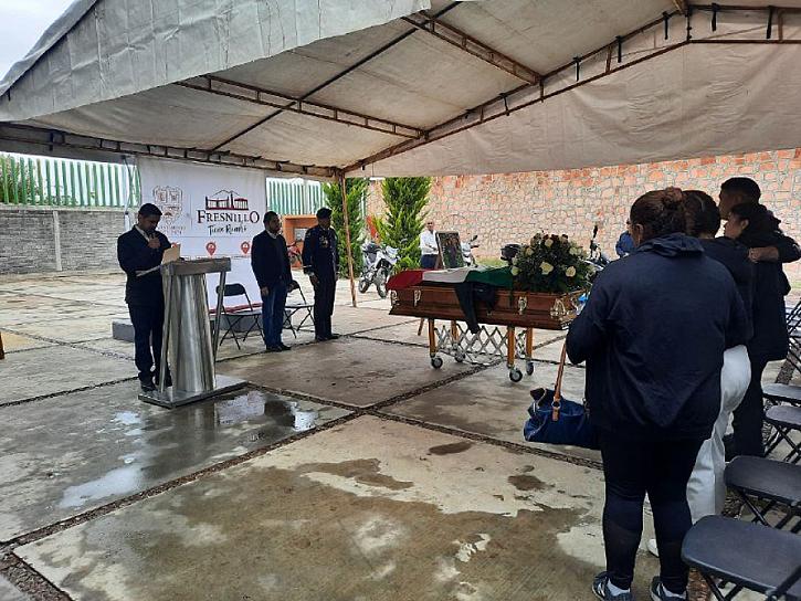 RINDEN HOMENAJE A POLICÍA ASESINADO EN FRESNILLO 