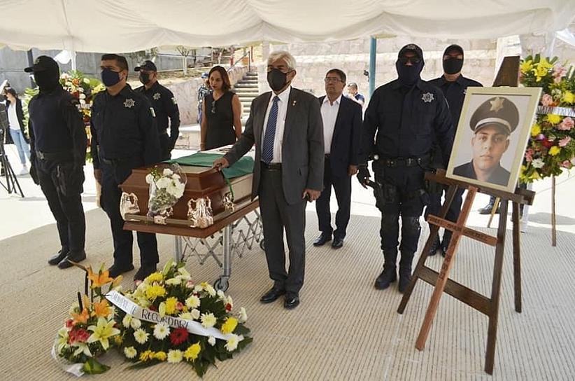 RINDEN HOMENAJE A POLICÍA ULTIMADO A BALAZOS