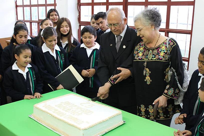RINDEN HOMENAJE EN VIDA A VEREMUNDO CARILLO TRUJILLO 