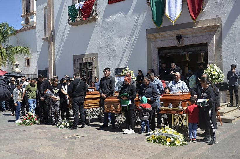 RINDEN HOMENAJE LUCTUOSO A LOS POLICÍAS ASESINADOS EN CALERA