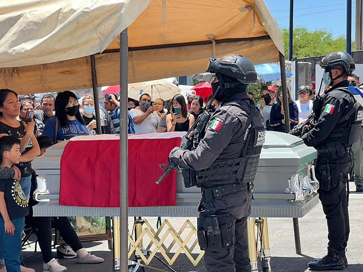 RINDEN HOMENAJE PÓSTUMO A POLICÍA CAPITALINO CAÍDO