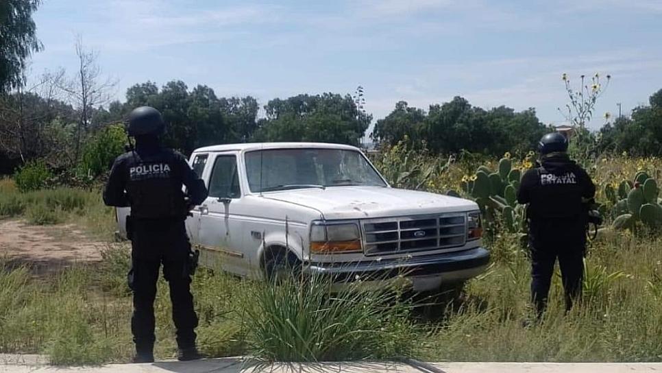 ABANDONAN CAMIONETAS CON PONCHALLANTAS EN SU INTERIOR PINOS 