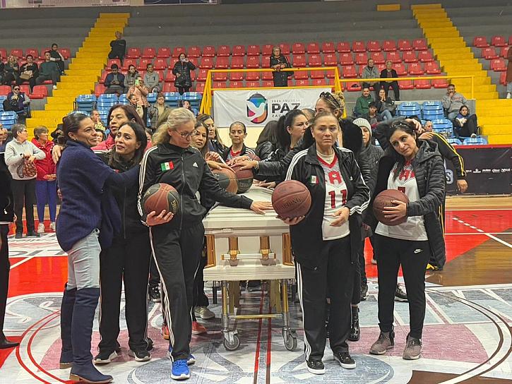 Rinden homenaje póstumo a Leticia "La Pirri" Flores