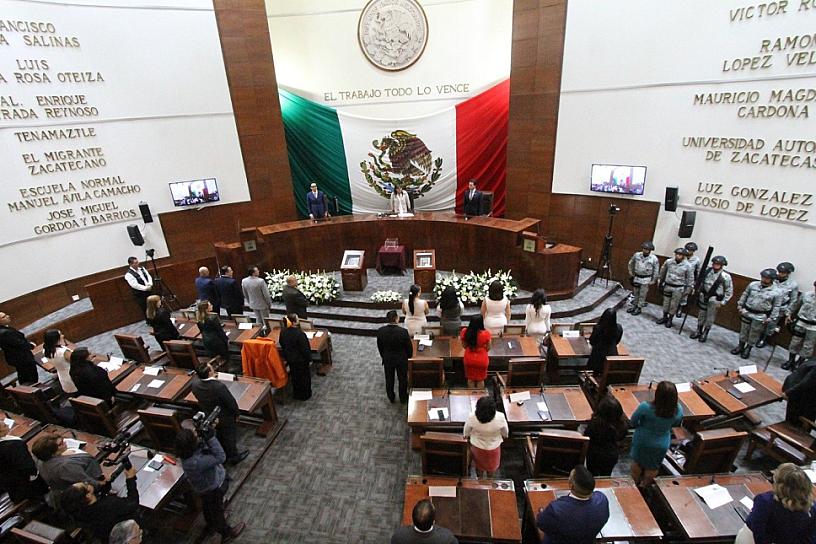 RINDEN PROTESTA DIPUTADOS DE LXV LEGISLATURA
