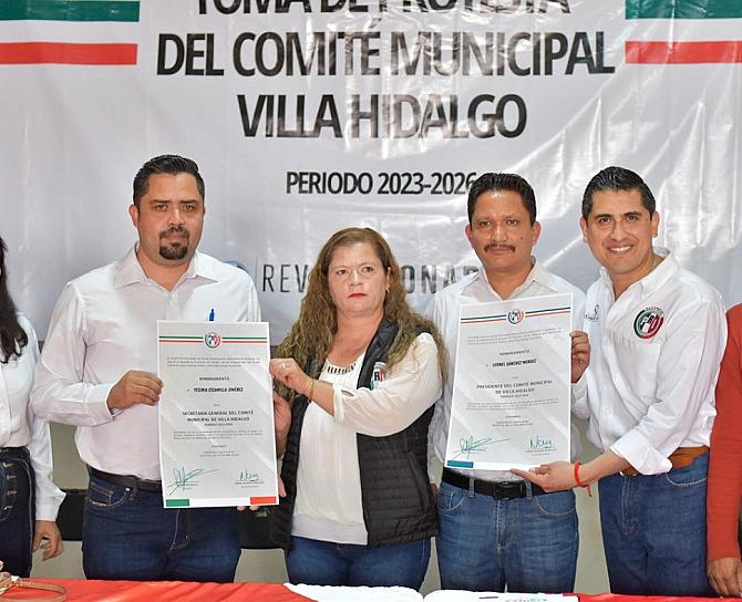 RINDEN PROTESTA NUEVOS DIRIGENTES DEL PRI EN TRES MUNICIPIOS