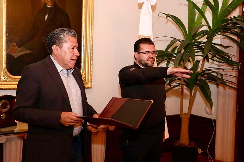 RINDE PROTESTA CARLOS ZÚÑIGA COMO NUEVO JEFE DE OFICINA DEL GOBERNADOR