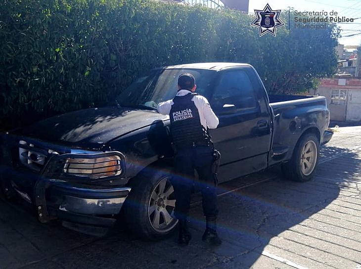 ABANDONAN UNA FORD EN COLONIA LAS PALMAS