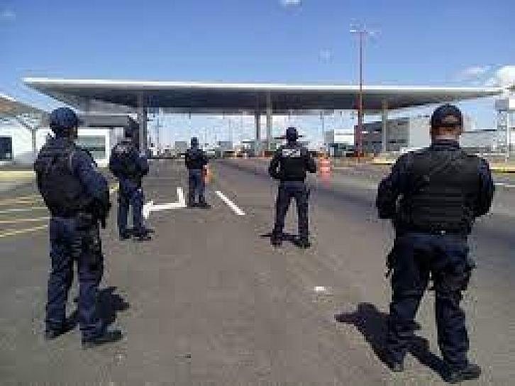 ROBAN EN CARRETERA ZACATECANA A COMERCIANTE DE AGUASCALIENTES; SE LLEVAN SU VEHÍCULO Y MERCANCÍA