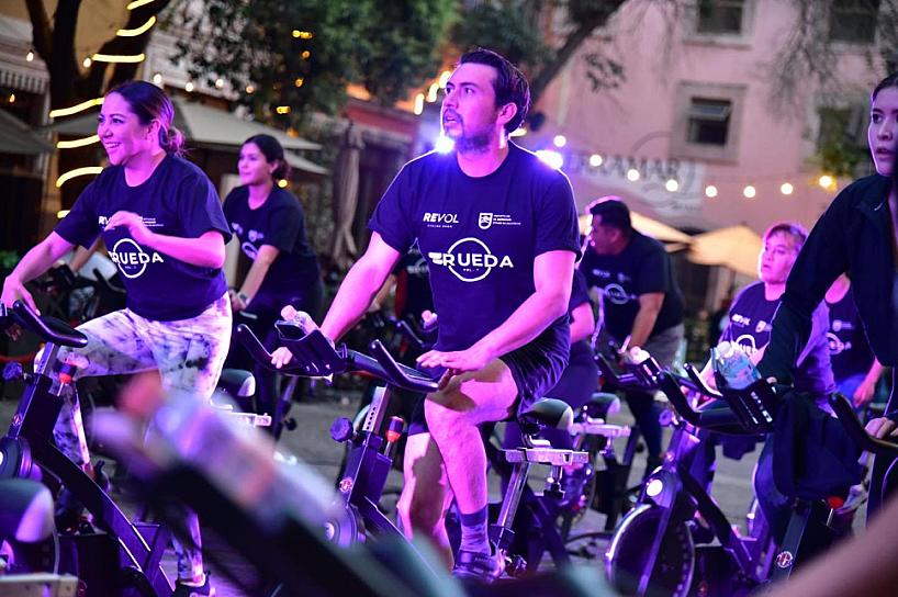 ‘RUEDAN’ AL RITMO DE LA MÚSICA EN LA PLAZUELA MIGUEL AUZA