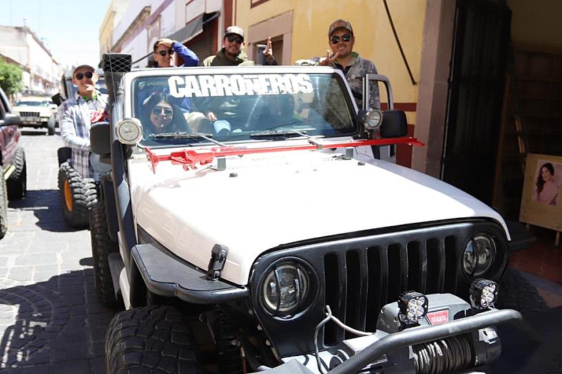 RUGEN MOTORES DE LOS 4x4 EN LA RUTA DE FERIA DEL CLUB CARROÑEROS