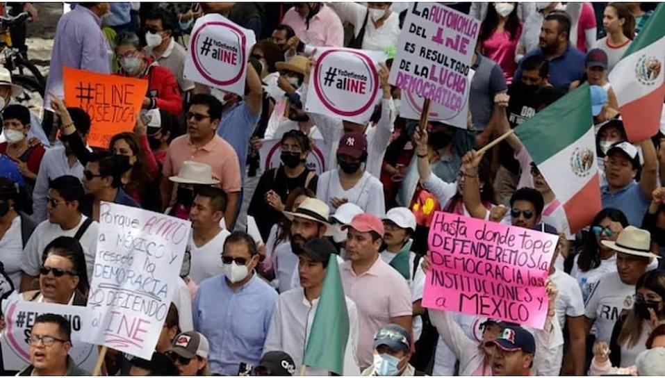 SALEN A LA CALLE A DEFENDER AL INE