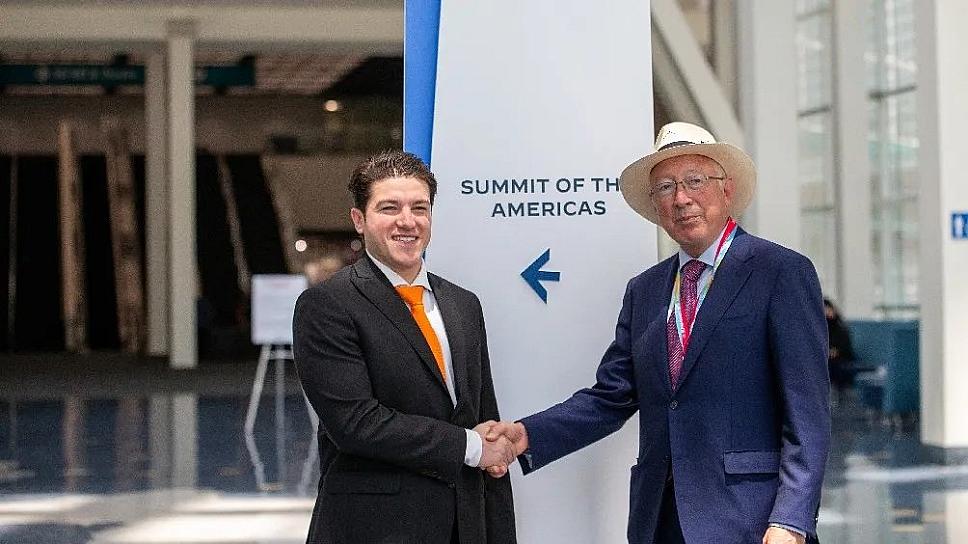  SAMUEL GARCÍA PRESUME REUNIONES EN CUMBRE DE LAS AMÉRICAS; SE QUEDA EN EL LOBBY,  NO ESTABA INVITADO