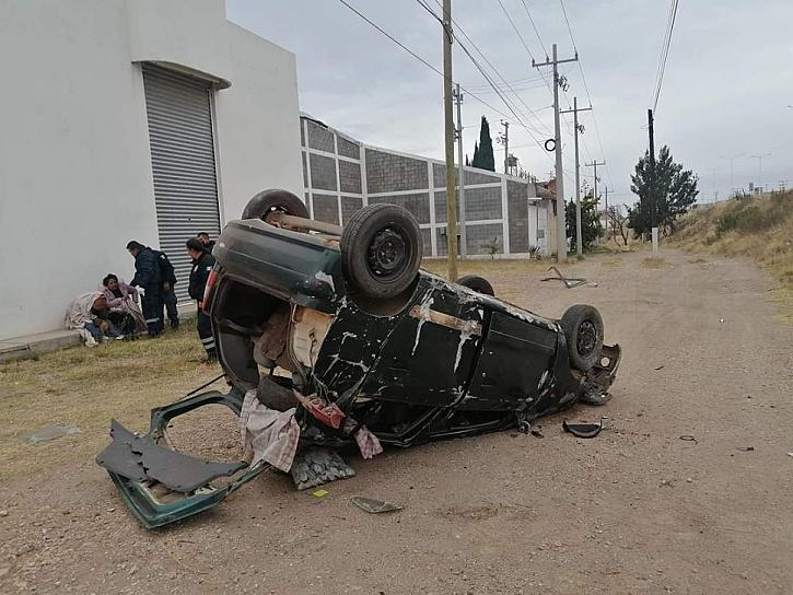 SE ACCIDENTA PAREJA EN SALIDA A DURANGO 