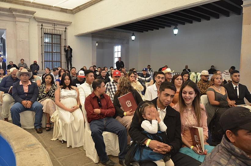SE CASAN 105 PAREJAS EL DÍA DEL AMOR