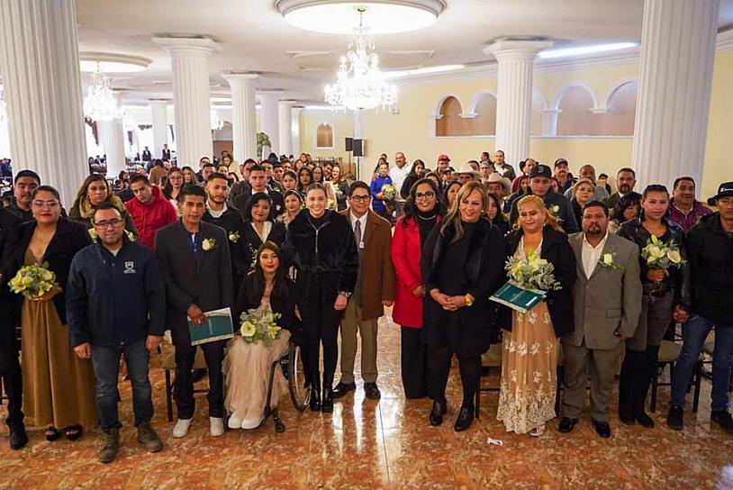 SE CASAN 32 PAREJAS CAPITALINAS 