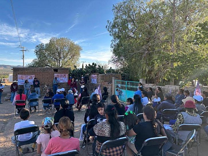 SE COMPROMETE BENNELLY HERNÁNDEZ A MEJORAR CAMINOS RURALES 