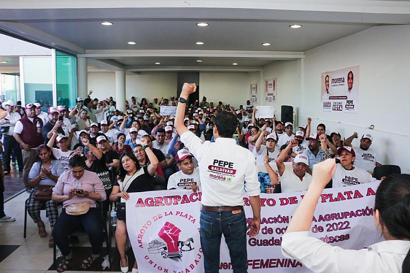 SE COMPROMETE PEPE SALDÍVAR A CONSTRUIR BAÑOS EN TIANGUIS