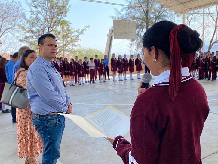 SE COMPROMETE VARELA CON ESTUDIANTES DE JALPA 