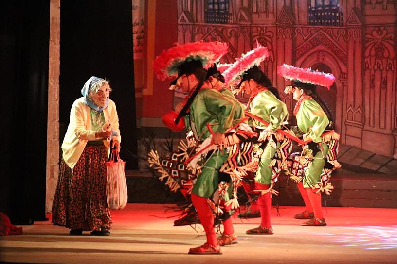 ABRE CALMECAC FESTIVAL NACIONAL DE DANZA "ARMANDO CORREA GONZÁLEZ