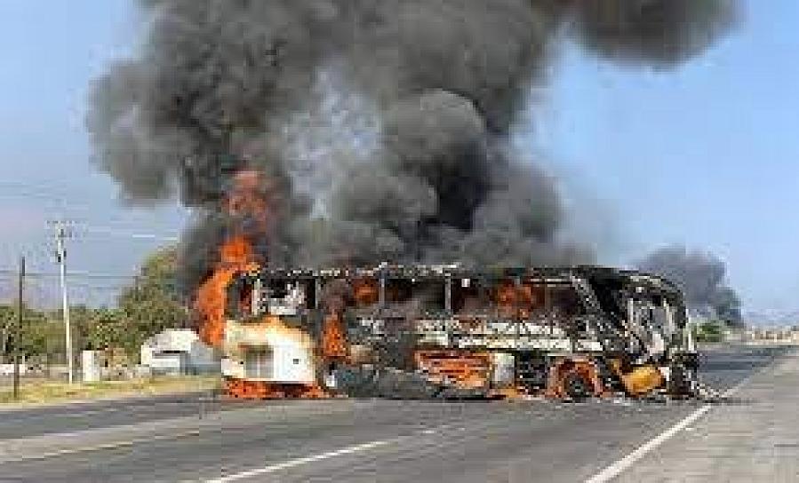 SEDENA Y GN REFUERZAN SEGURIDAD EN MICHOACÁN TRAS QUEMA DE VEHÍCULOS Y BLOQUEOS