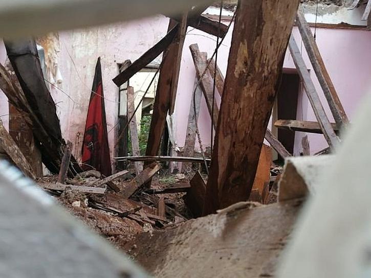 SE DERRUMBA CASA EN FRESNILLO POR LLUVIAS