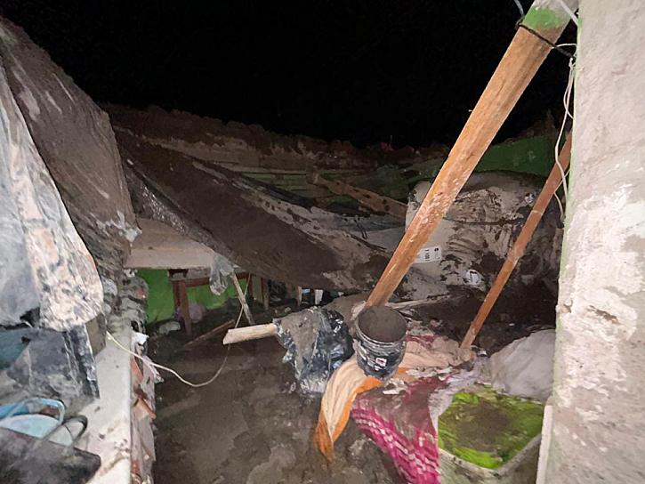 SE DERRUMBA DOMICILIO EN COMUNIDAD DE FRESNILLO; HAY UNA HERIDA