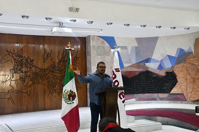 SE DESLINDA ERNESTO GONZÁLEZ DE ESPECTÁCULO PARLAMENTARIO Y PIDE REPROGRAMAR COMPARECENCIA DE LA SSP