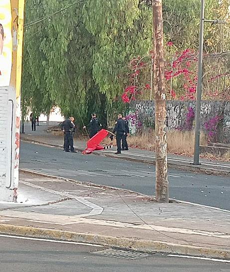 SE DESPLOMA HELICÓPTERO EN COYOACÁN; HAY 3 MUERTOS