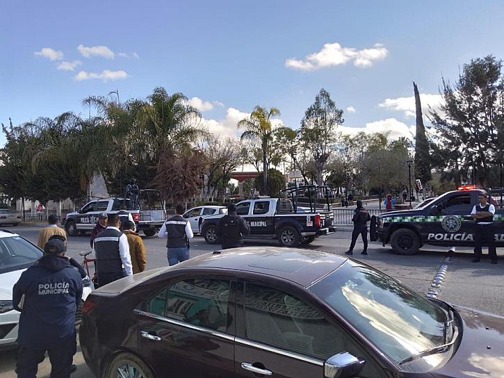 SE DISCIPLINAN COMERCIANTES DE LORETO: RETIRAN ESTRUCTURAS DE LA VÍA PÚBLICA