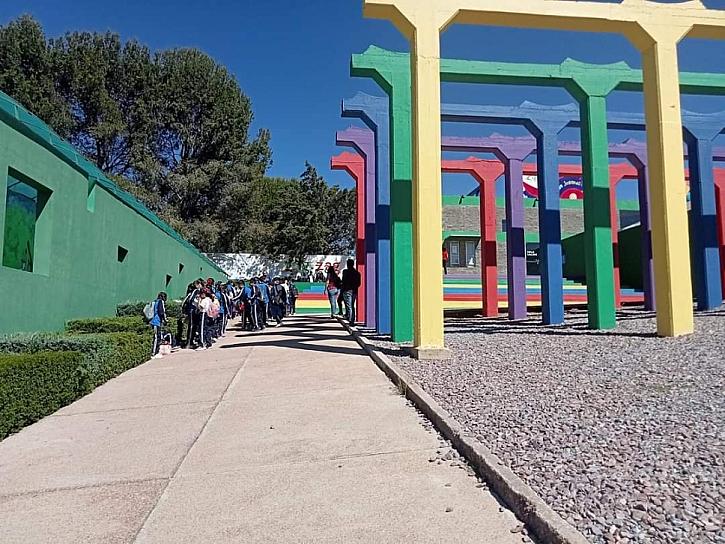 SE DIVIERTEN ALUMNOS DE LA ESCUELA 8 DE SEPTIEMBRE EN EL ZIGZAG