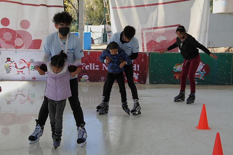 SE DIVIERTEN NIÑOS FRESNILLENSES EN LA ENCANTADA