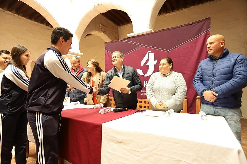 SE ENTREGARÁN BECAS A ALUMNOS DE EDUCACIÓN BÁSICA 