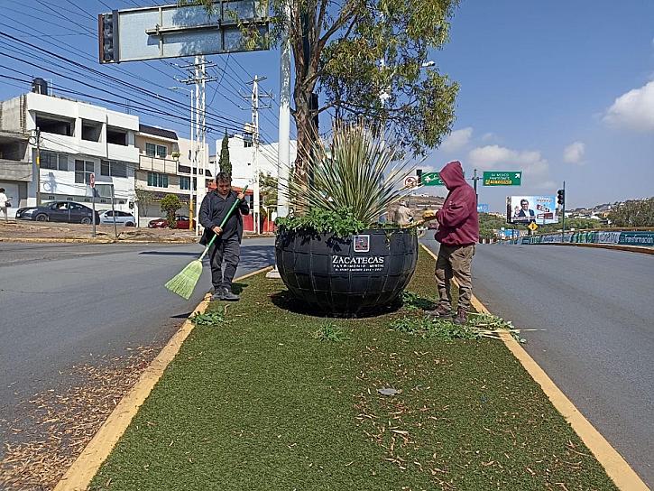 SE ESMERAN EN LA IMAGEN DE LA CAPITAL 