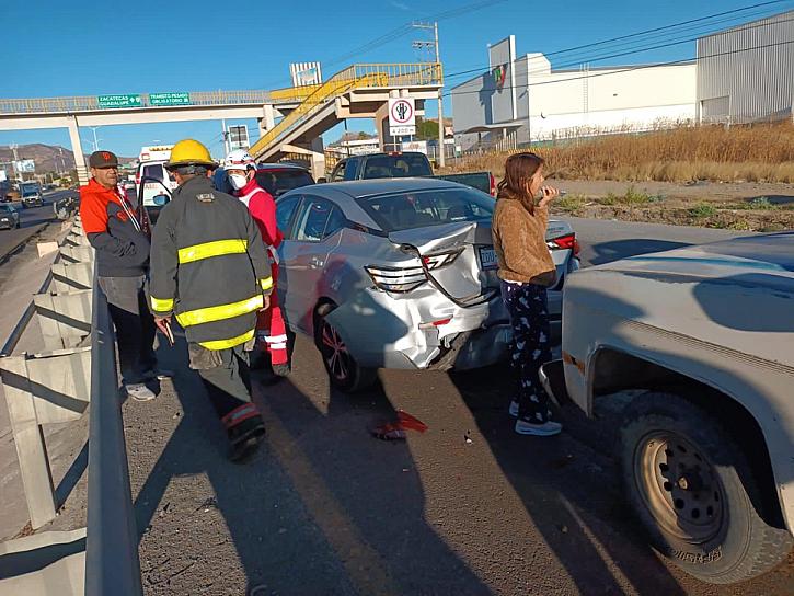 SE “ESTAMPAN” FRENTE A BONITO PUEBLO