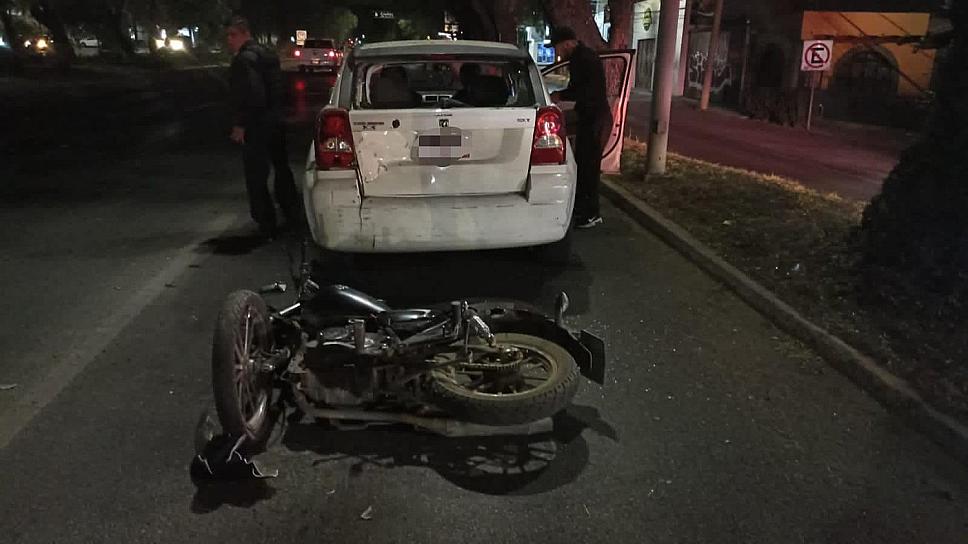 SE ESTRELLA MANUEL EN SU MOTO