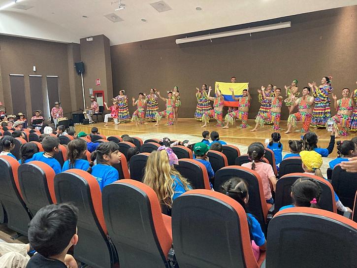 SE EXTIENDE AL CAMPAMENTO DEL ZIGZAG LA ALEGRÍA DEL&nbsp; FESTIVAL DEL FOLCLOR 