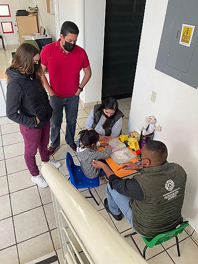 SE EXTRAVIA UNA NIÑA DE 4 AÑOS; CIUDADANOS LA RESGUARDAN
