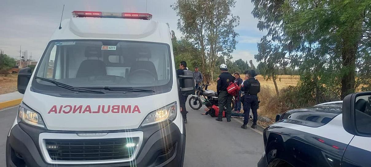 SE IMPACTAN DE FRENTE LA CONDUCTORA DE UN VEHÍCULO Y MOTOCICLISTA 