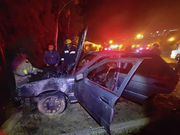 SE INCENDIA AUTOMÓVIL EN LA CAPITAL