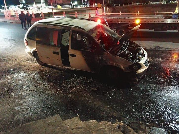 SE INCENDIA CAMIONETA EN LA CAPITAL