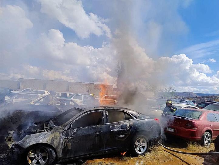 Se incendia corralón de grúas en Zacatecas 